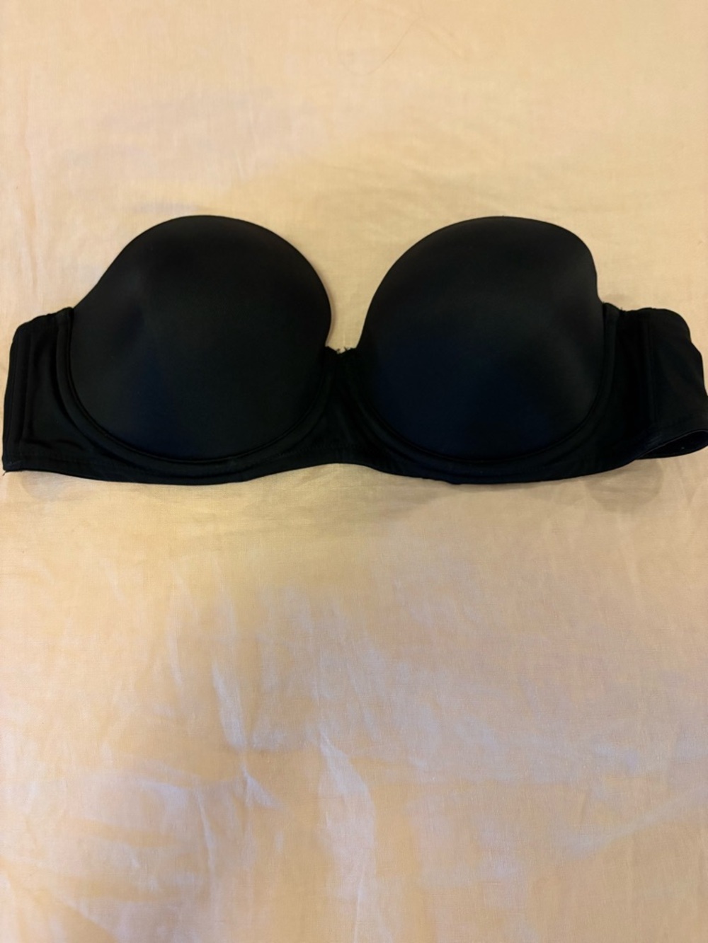 Hanes Black Strapless Push-Up Bra 38c in black